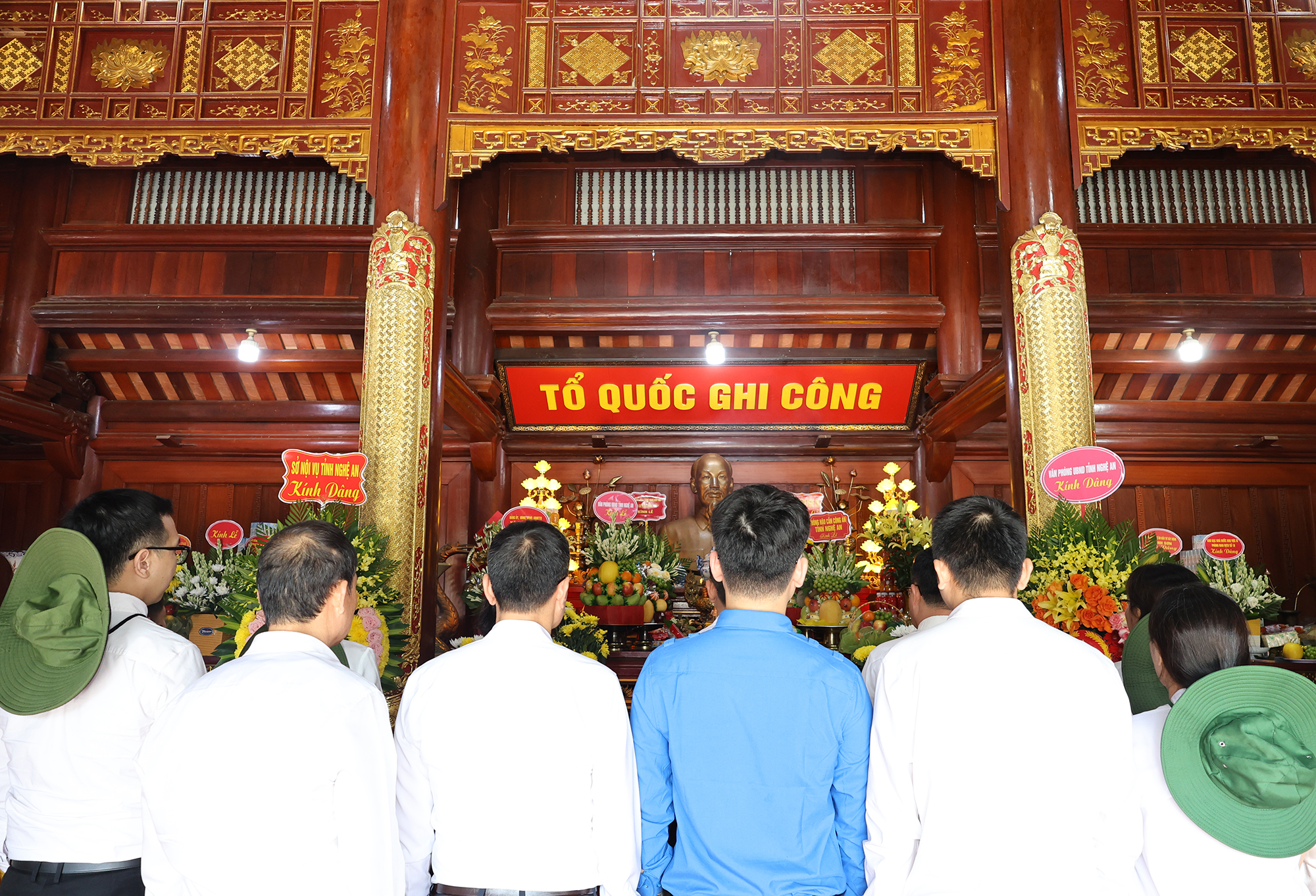 Anh-tin-bai